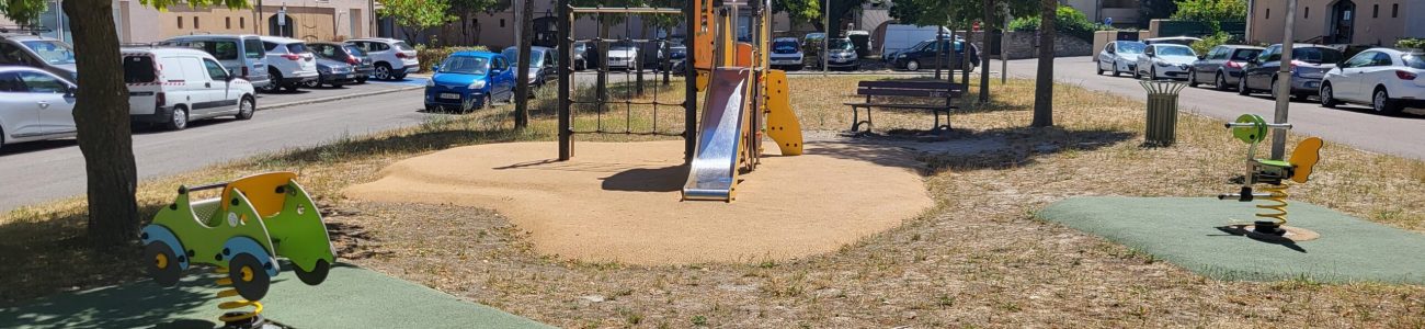 Uzès quartier des mûriers 60 aire de jeux
